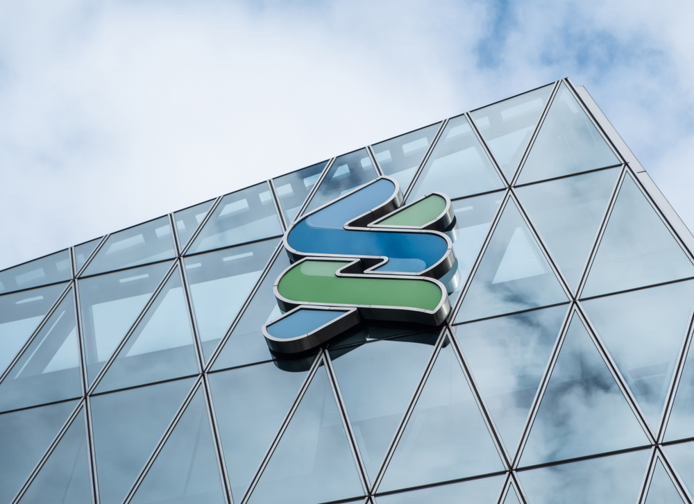 Standard Chartered Membangun Perdagangan Spot BTC dan ETH