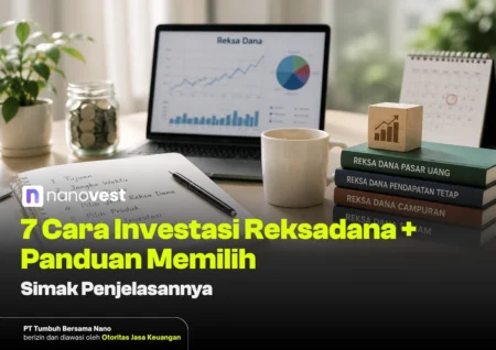 7 Cara Investasi Reksadana untuk Pemula + Panduan Memilih Desk setup with laptop showing financial charts, a notebook and pen, mug, jar of coins, and a stack of investment books beside a calendar. Overlay reads '7 Cara Investasi Reksa dana'.